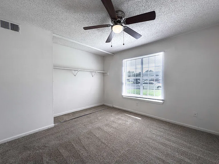 713D S Parker Dr — Photo 6