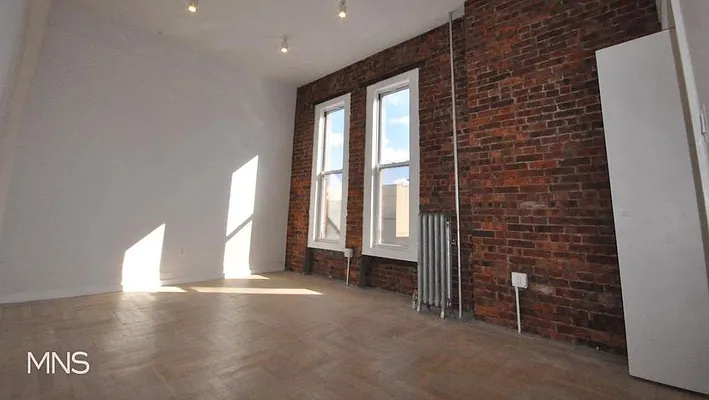 Rented by MNS | media 9