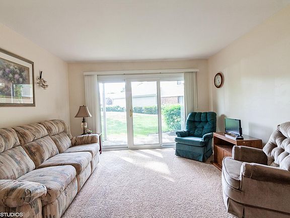 3rd image of 50 Lambert Dr Unit D1