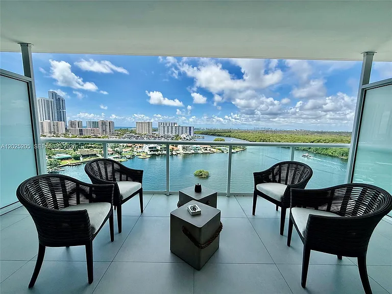 400 Sunny Isles Blvd #1404 — Photo 2