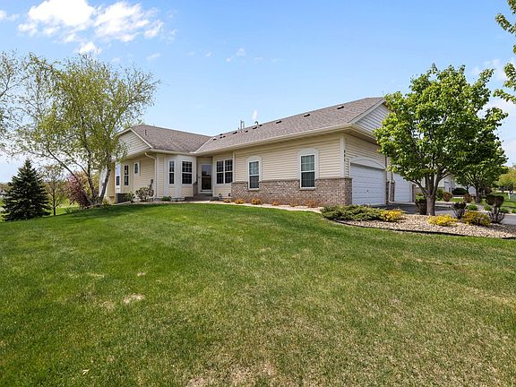 3rd image of 551 Holly Ln N