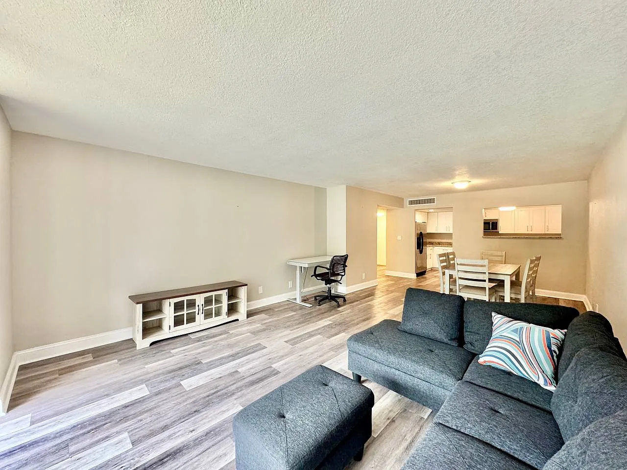 2 bed, 1310 sqft, $2,300 — Photo 3