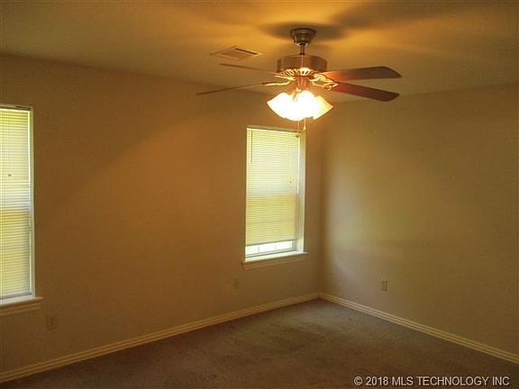 5th image of 327 W Bolen Ave