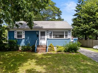 43 Massachusetts Ct, Falmouth, MA 02540