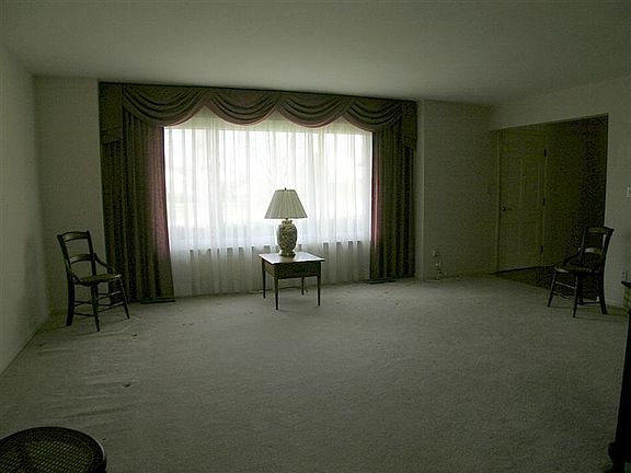 4th image of 4240 Wallington Dr