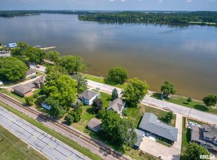 626 S River Dr, Princeton, IA 52768