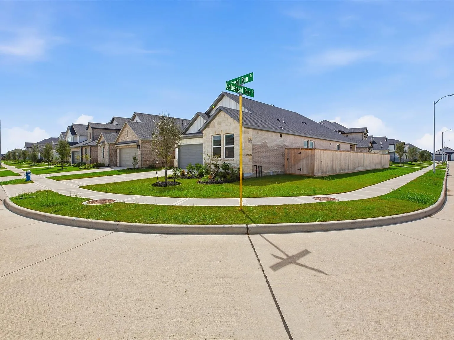 3 bed, 2.0 bath, 1612 sqft, $2,950 — Photo 3