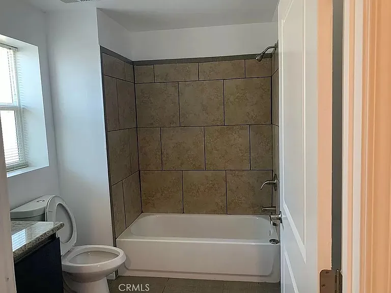 11442 Victory Blvd #403 — Photo 9