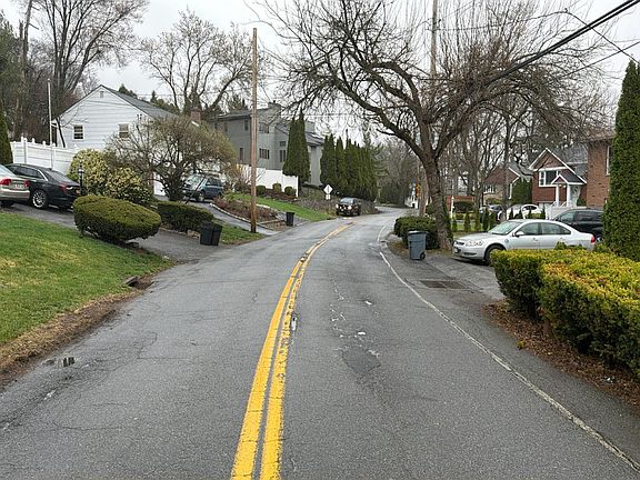 4th image of 718 Scarsdale Rd