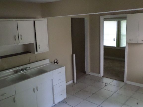 3rd image of 3572 Kallaher Ave