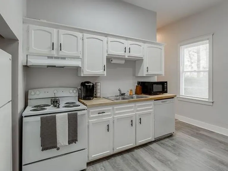 1113 Olympia Ave — Photo 10