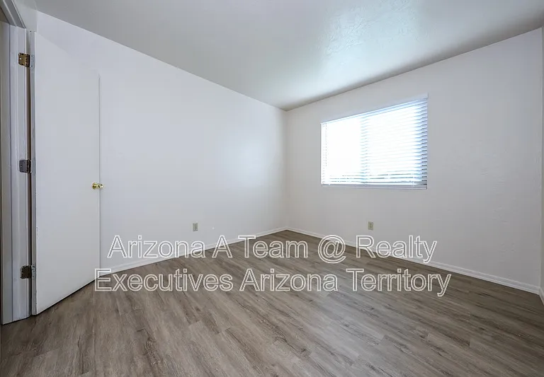 312 E 24th St #4 — Photo 9