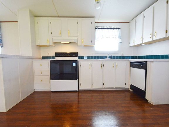 3rd image of 1018 Fountainview Lake Dr