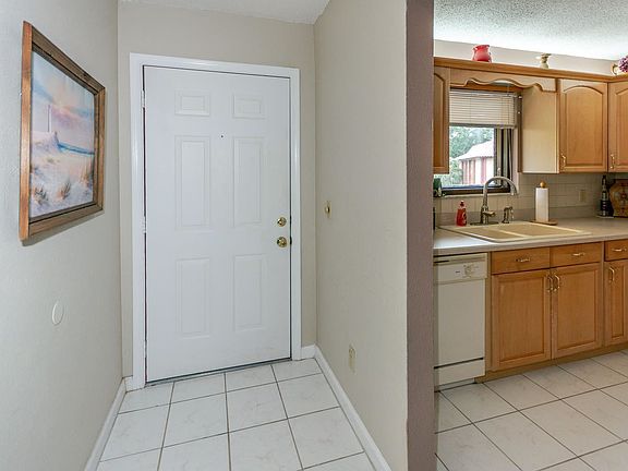 5th image of 327 Southwind Dr APT 301