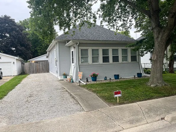 1009 W Prairie St, Taylorville, IL 62568