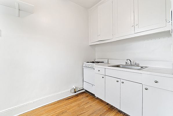 1st image of 55 1/2 Downing St APT 9