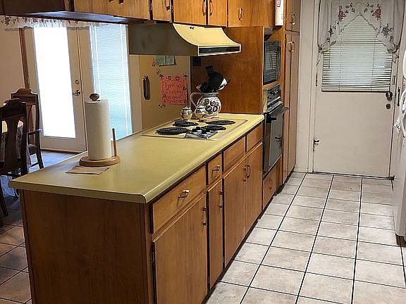 3rd image of 4035 W Gardenia Ave