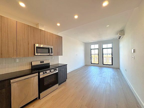 4th image of 1104 Bedford Ave APT 506