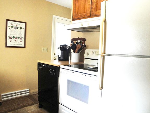 3rd image of 4450 Mollwood Dr