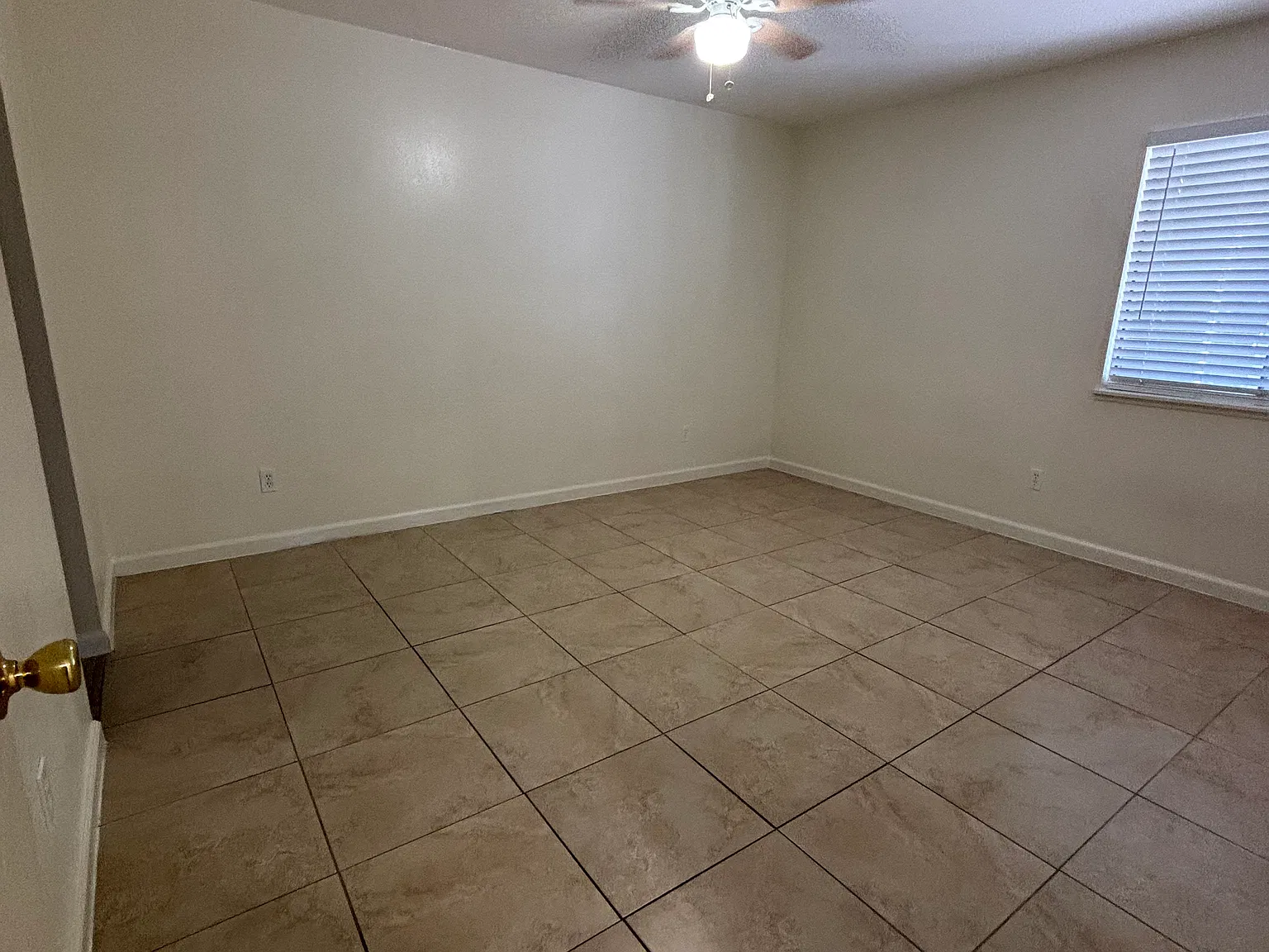 2 bed, 950 sqft, $1,500 — Photo 3