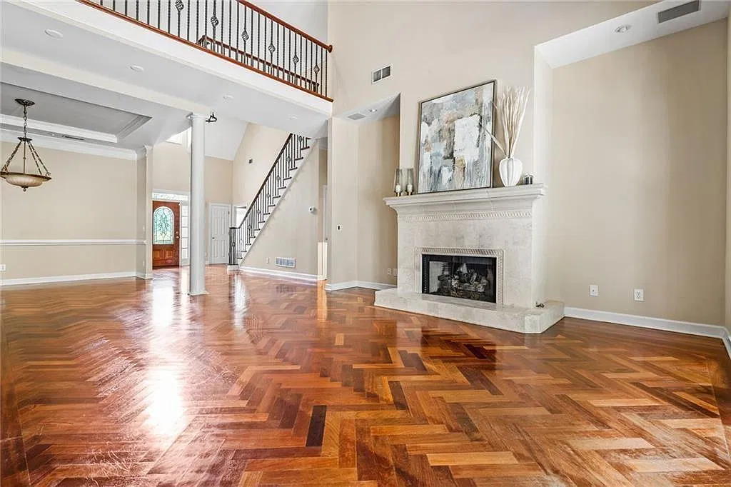 5 bed, 4.0 bath, 3393 sqft, $4,400 — Photo 2