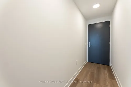 86 Dundas St E Photo 1
