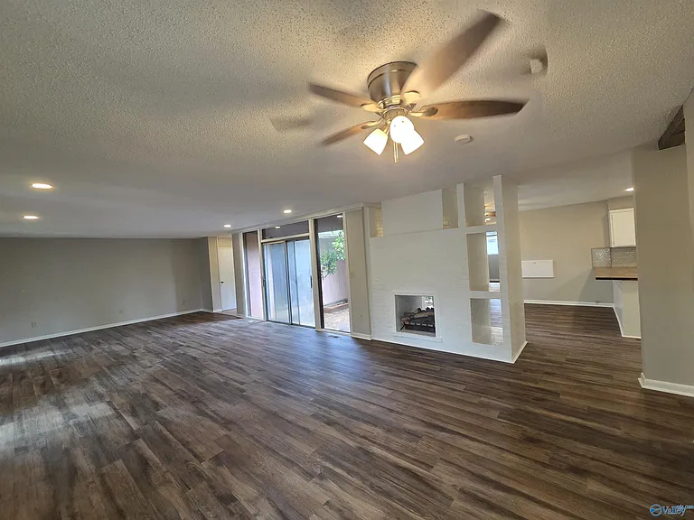 1209 Governors Dr SE — Photo 3
