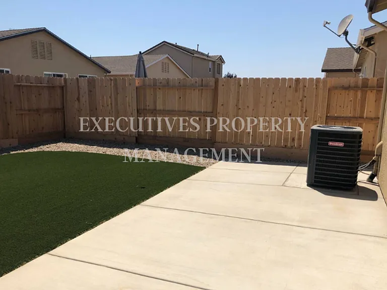 1470 Woodbury Ct — Photo 13