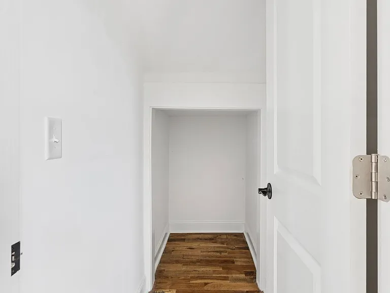 7 Railroad St — Photo 8