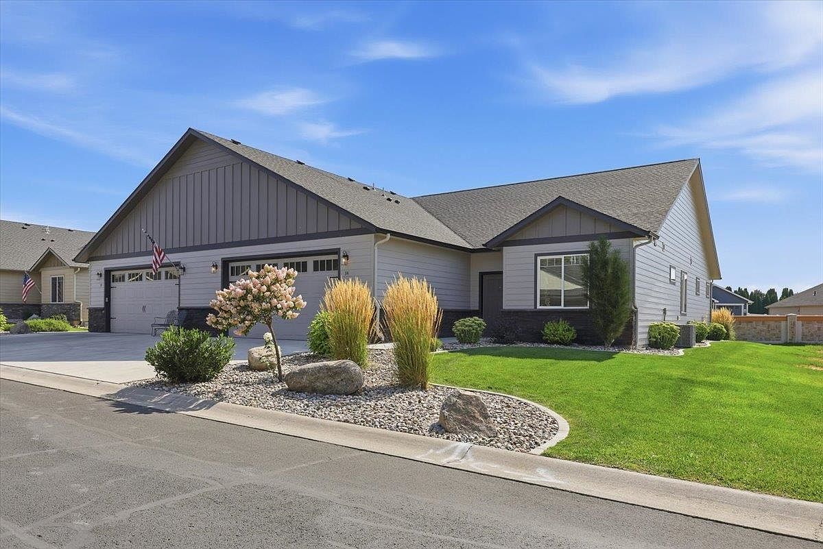 1109 N Country Club Dr APT 34 — Deer Park Golf Club