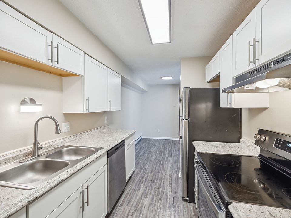 1st image of 3401 Queensway Dr #B0c38dc88