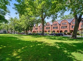 852 W Chalmers Pl, Chicago, IL 60614