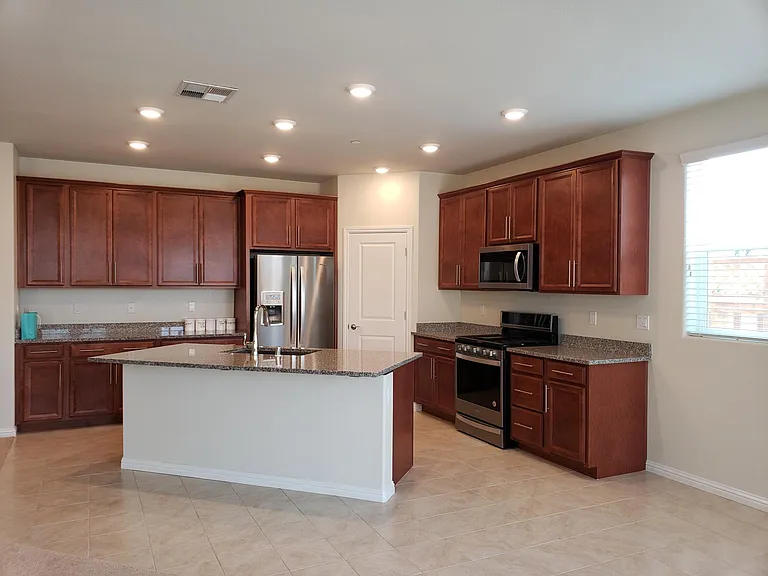 385 Savannah Way — Photo 3