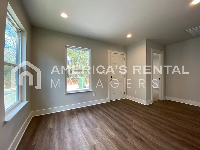 6228 Burbank Crossing Loop — Photo 13