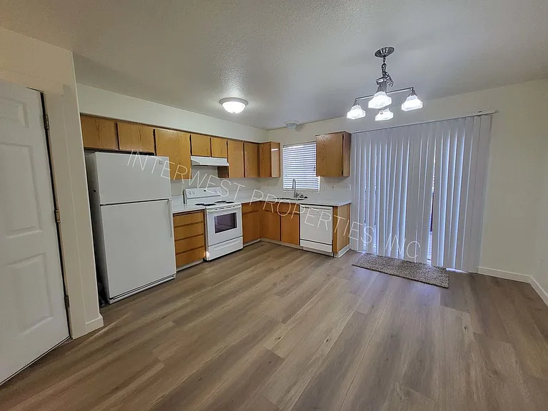 520 NE 128th Ave — Photo 7