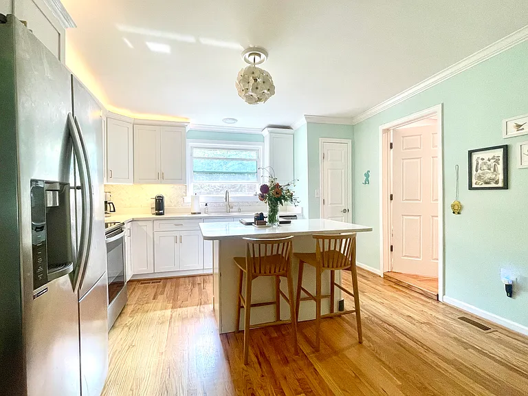 19 Holmes Dr — Photo 13