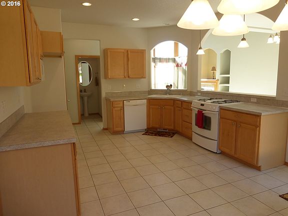 4th image of 1001 SE 116th Ct