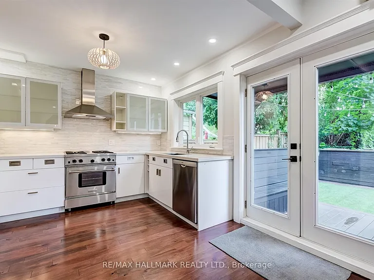 584 Logan Ave — Photo 11