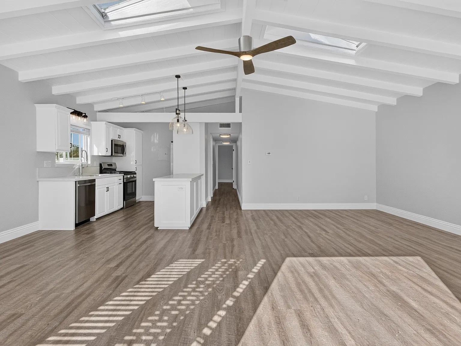 3 bed, 1600 sqft, $6,200 — Photo 4
