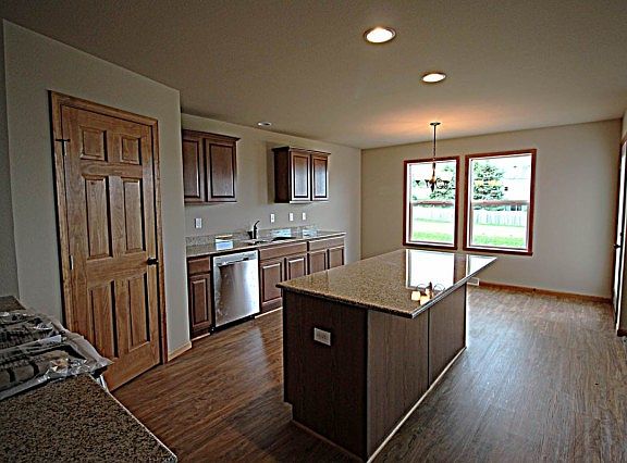 4th image of 4625 Katsura Dr