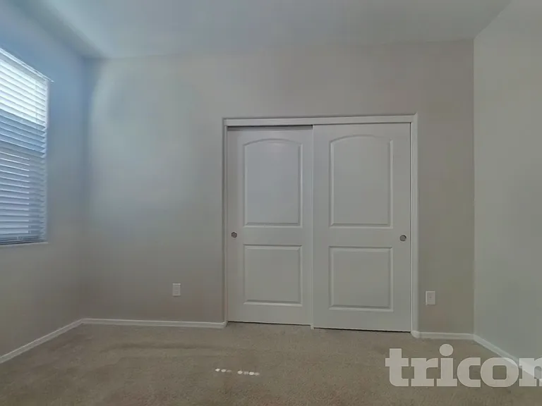 29300 W Clarendon Ave — Photo 12