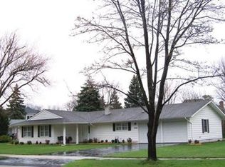 3064 Plum Island Dr, Northbrook, IL