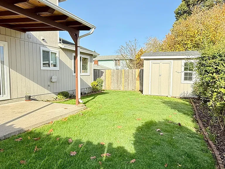 432 Alexander St NE — Photo 9