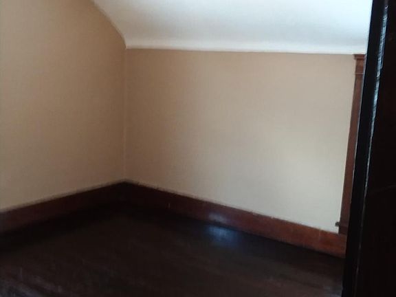 3rd image of 1023 W 22nd St