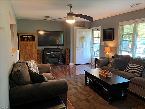3rd image of 457 W Park Blvd