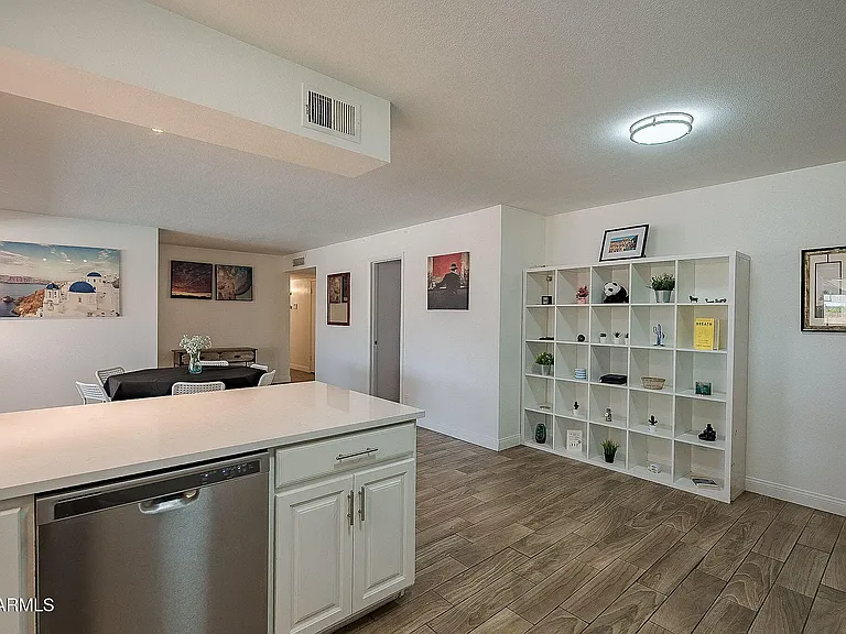 310 E Fremont Dr — Photo 12