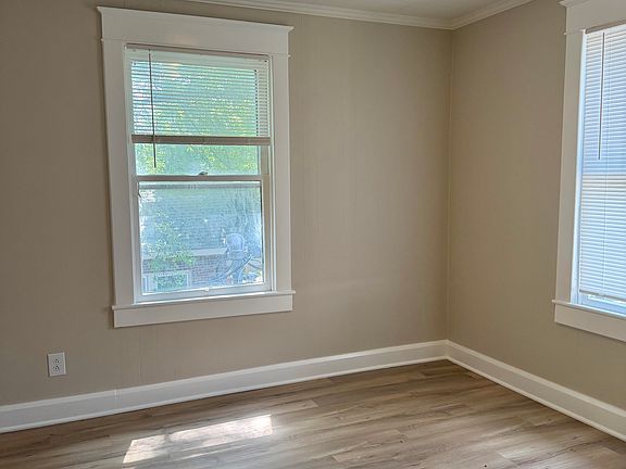3rd image of 400B N Spring St