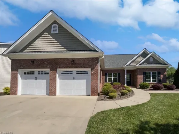 3149 Knoll Ridge Dr, Walkertown, NC 27051