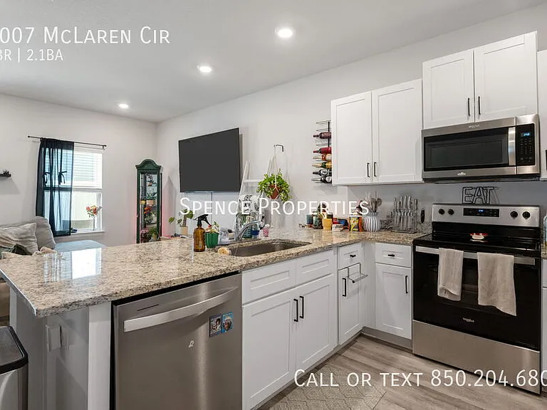 1007 McLaren Cir — Photo 7