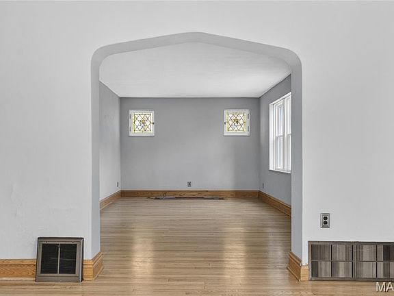 4th image of 5435 Christy Ave